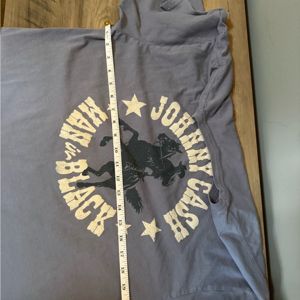 Johnny Cash 'Man in Black' Graphic Tee - Gray - Picture 5 of 6